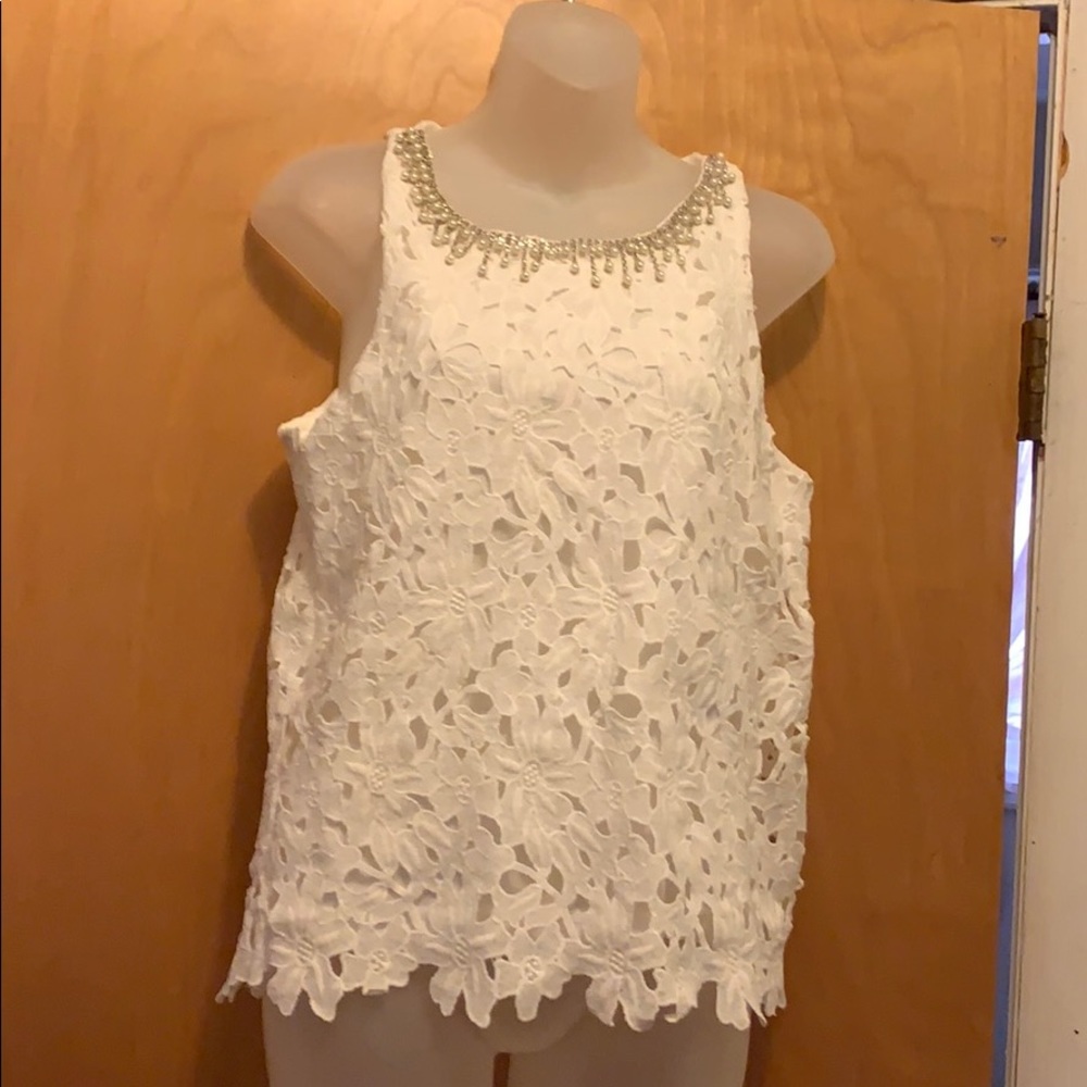 Women’s Sm floral crochet pearl detailed top verty